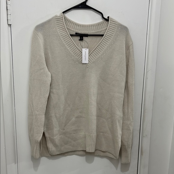 Banana Republic V-Neck Sweater - Picture 1 of 3